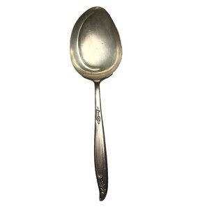 Holmes Edwards IS Deep Silver Woodsong Berry Serving Spoon Silverplate USA Made